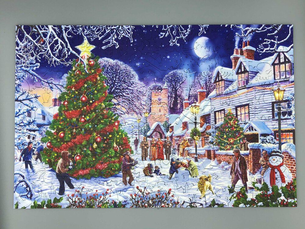 White Mountain 1000 Piece Puzzle Village Christmas Tree